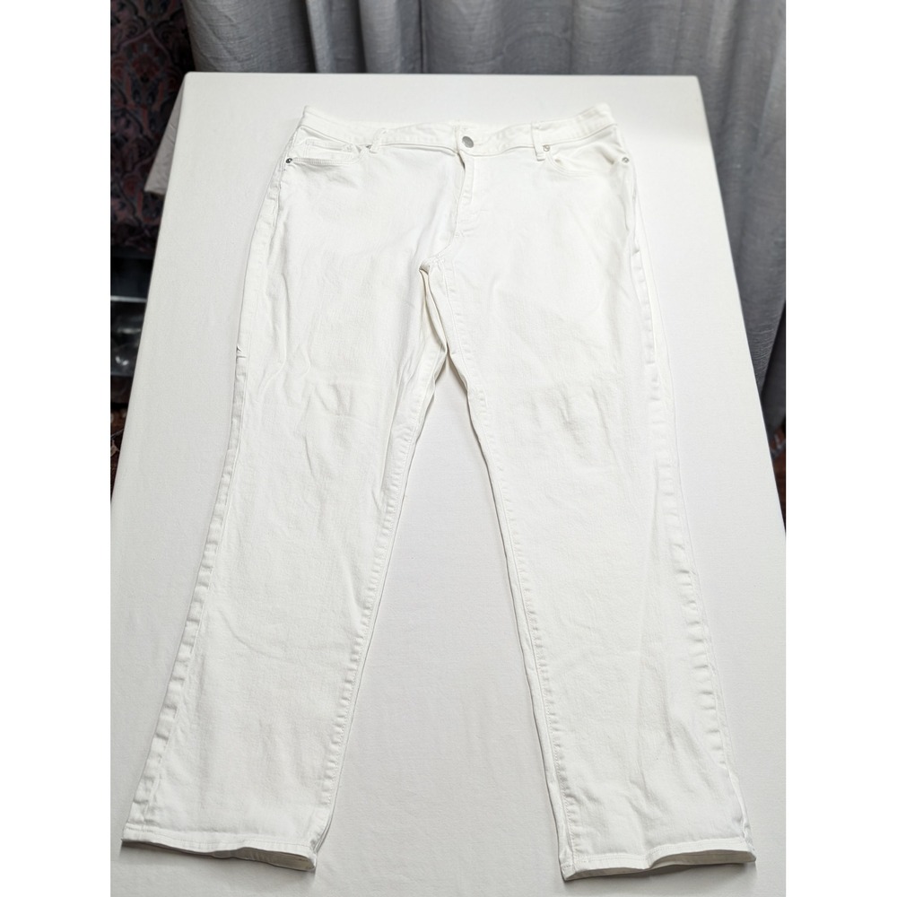 Ann Taylor LOFT White Curvy Straight Leg Jeans Size 32/14 Stretch Denim